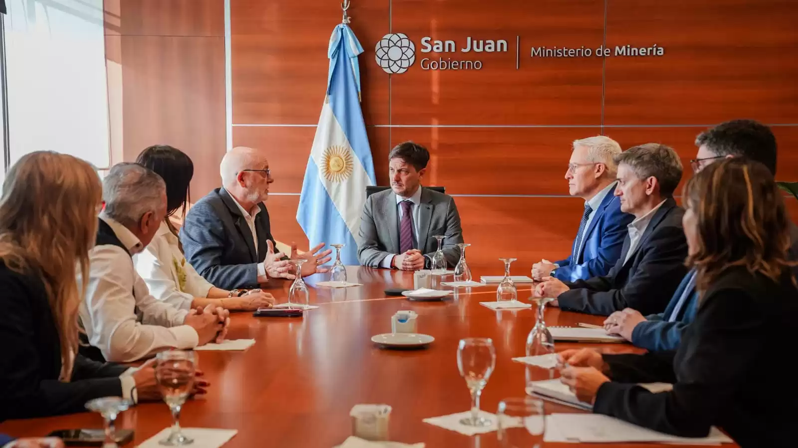Reunión del presidente de la cámara minera de San Juan con el gobierno de la provincia y su ministro de minería 